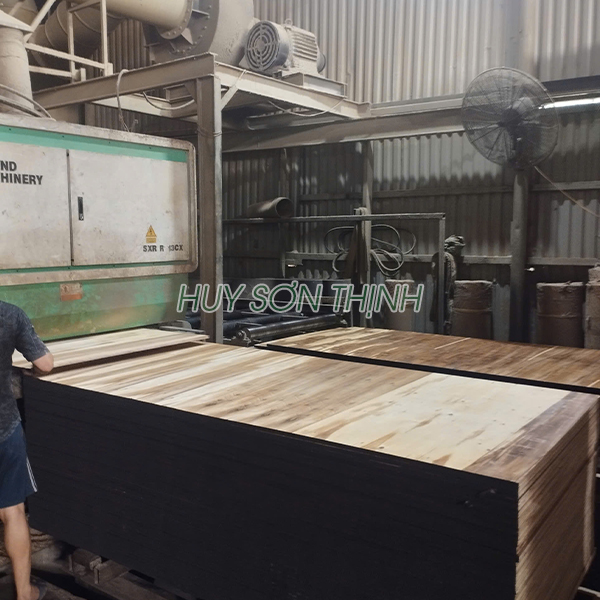 Ván ép phủ phim chống nước